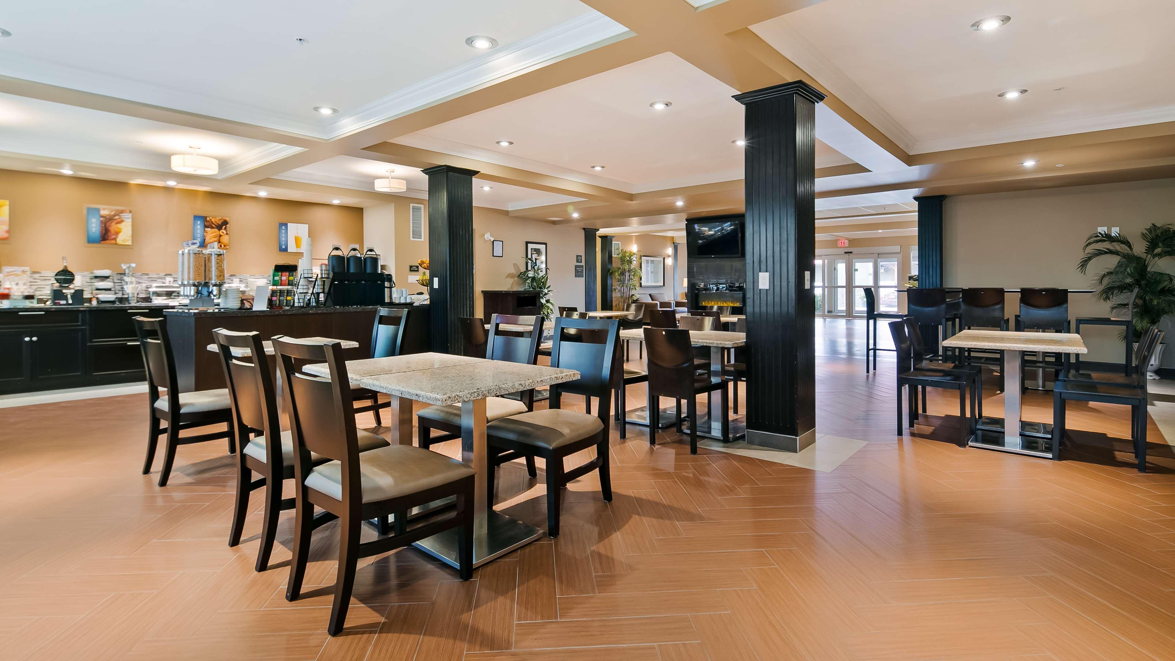 Best Western Plus Peace River Hotel & Suites Exterior foto