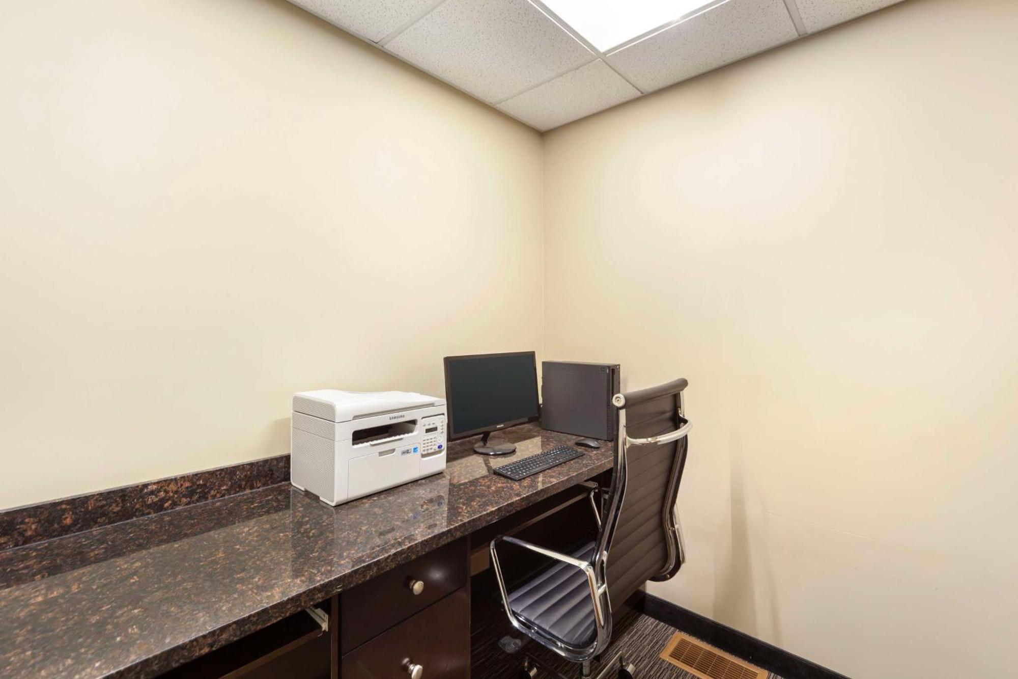 Best Western Plus Peace River Hotel & Suites Exterior foto
