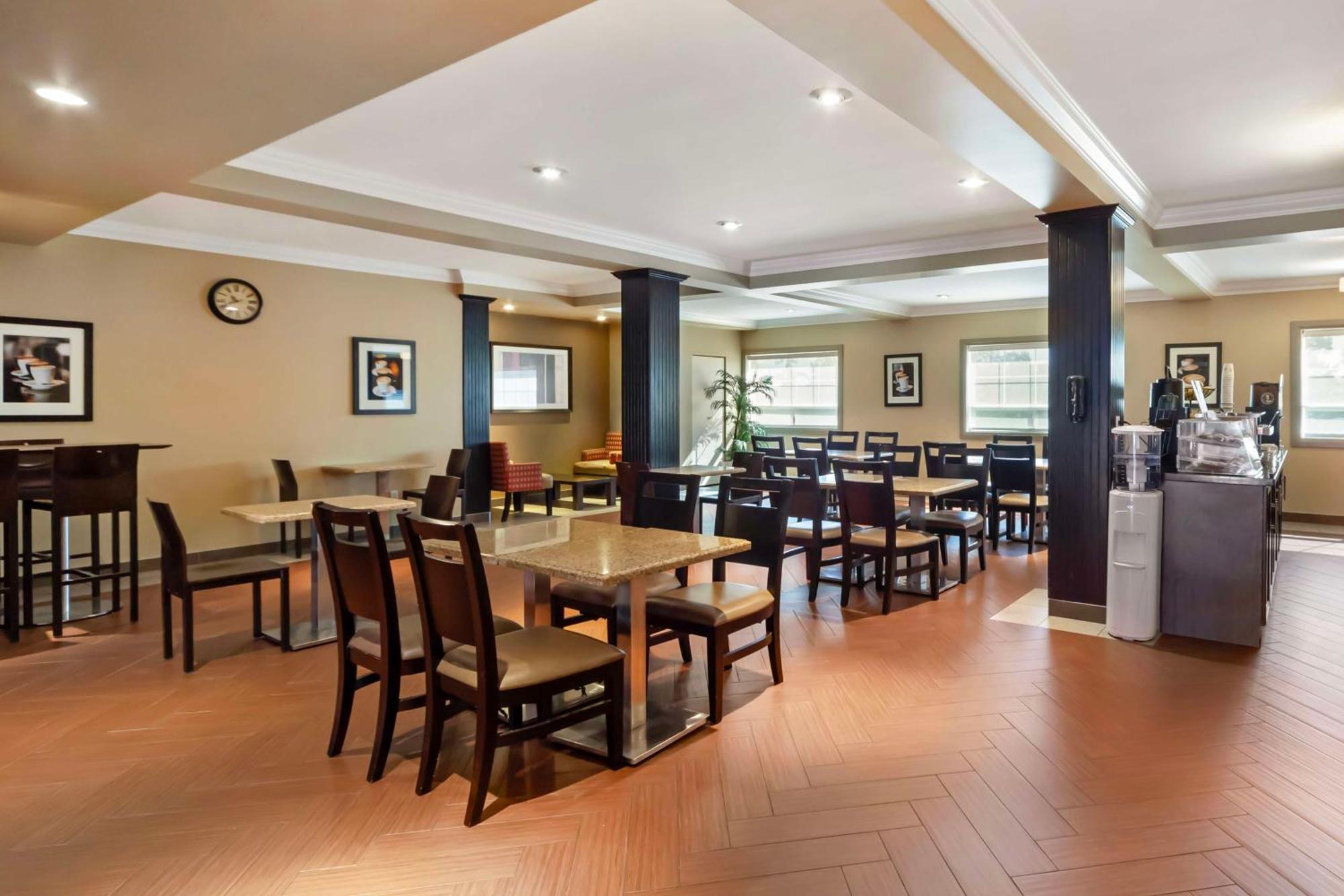 Best Western Plus Peace River Hotel & Suites Exterior foto