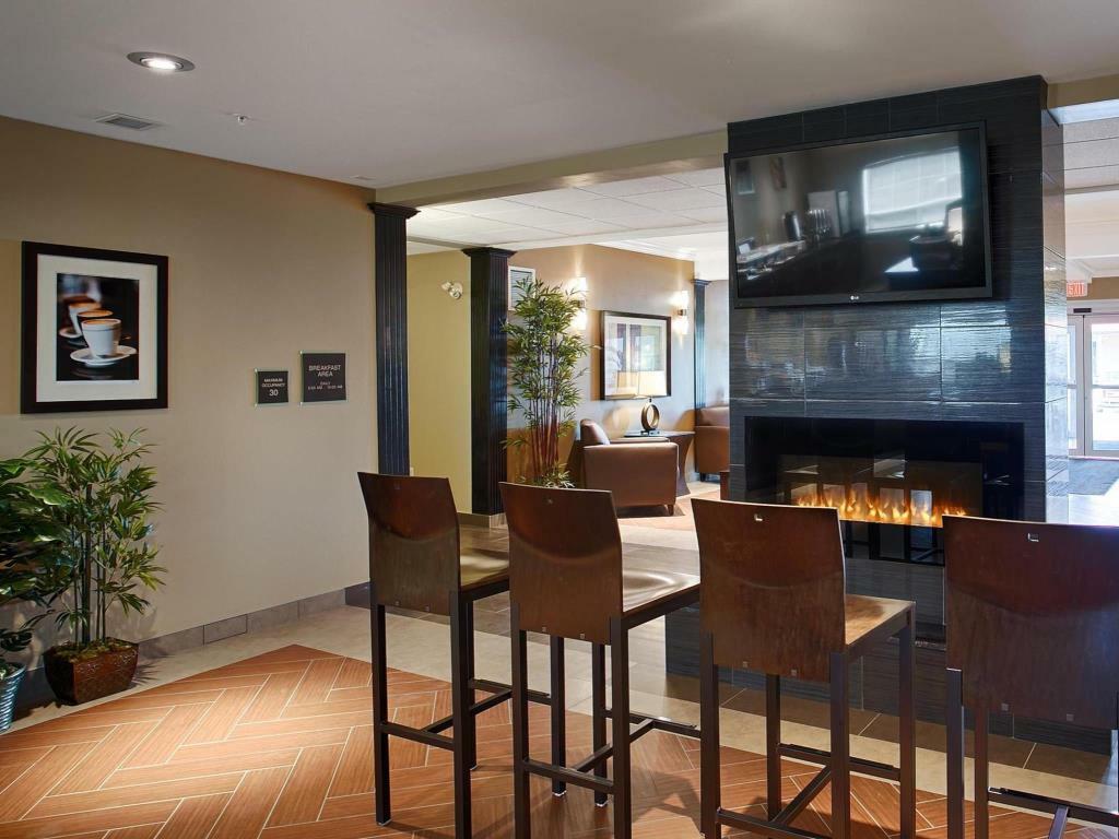 Best Western Plus Peace River Hotel & Suites Exterior foto